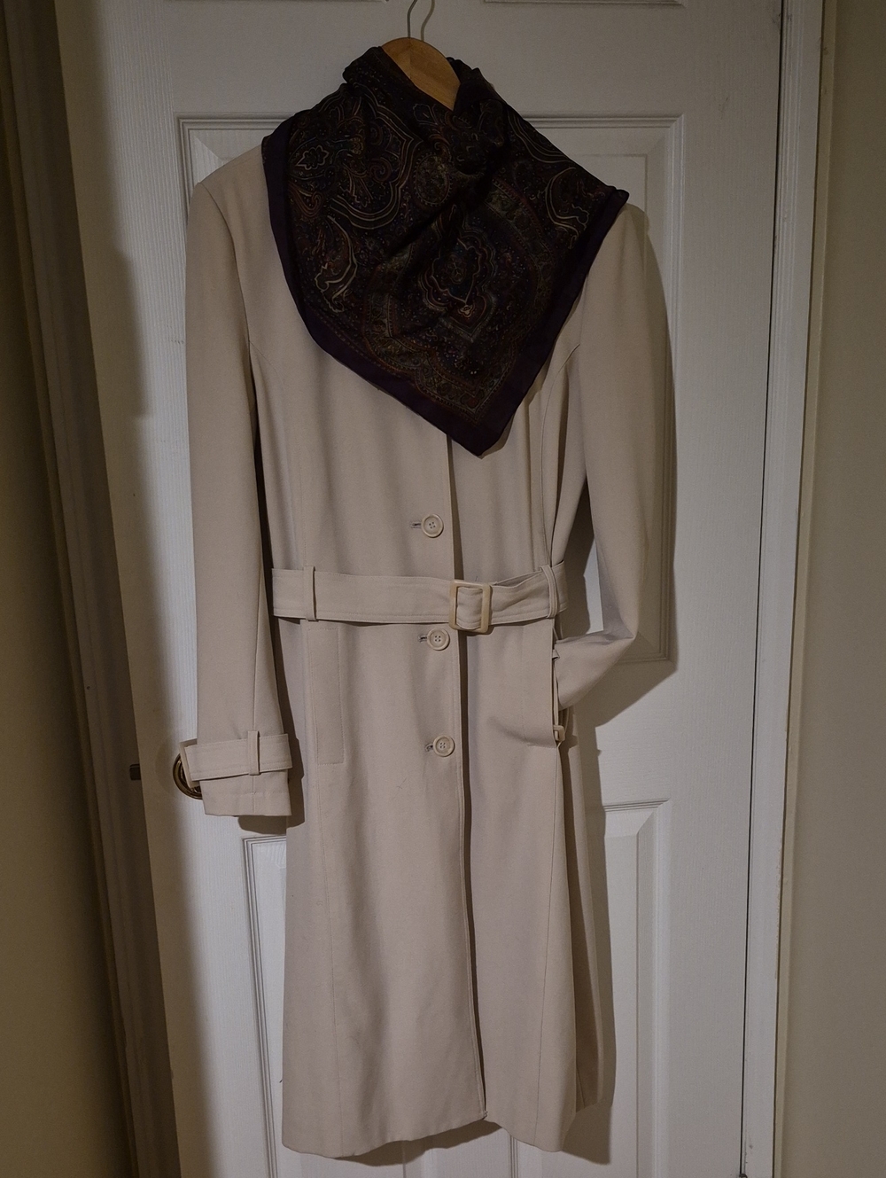Classic Tan Single Breasted Trench Coat Belted Long Jacket Tortoiseshell Buckle